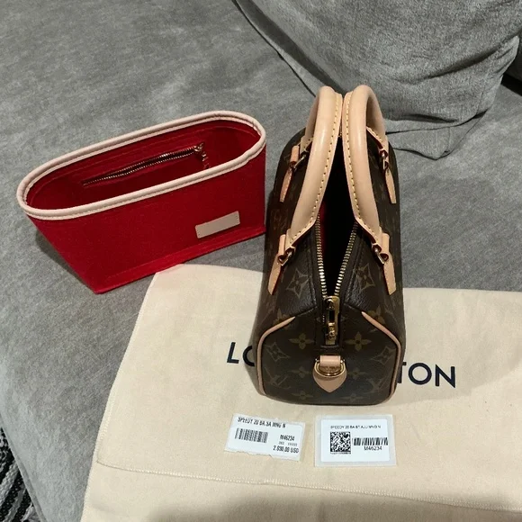 Louis Vuitton Speedy 20 in monogram - Picture 8 of 10